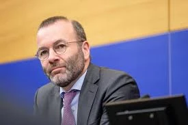 Петков с нова издънка, посегна на лидера на ЕНП