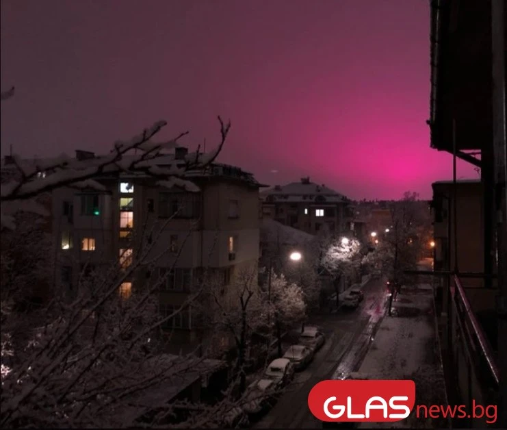 Нещо невиждано в небето над Пловдив, всички се чудят какво става СНИМКИ