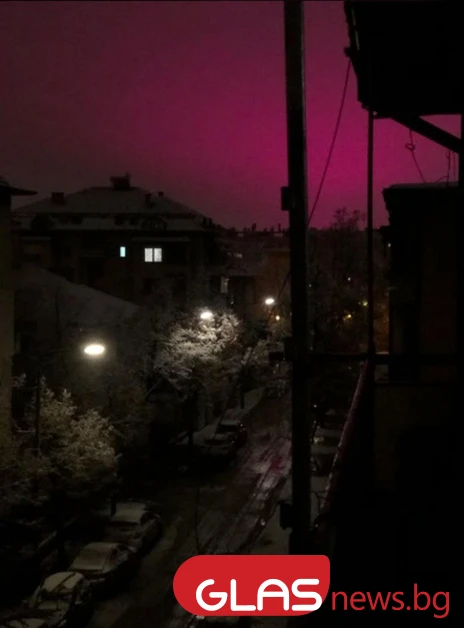 Нещо невиждано в небето над Пловдив, всички се чудят какво става СНИМКИ