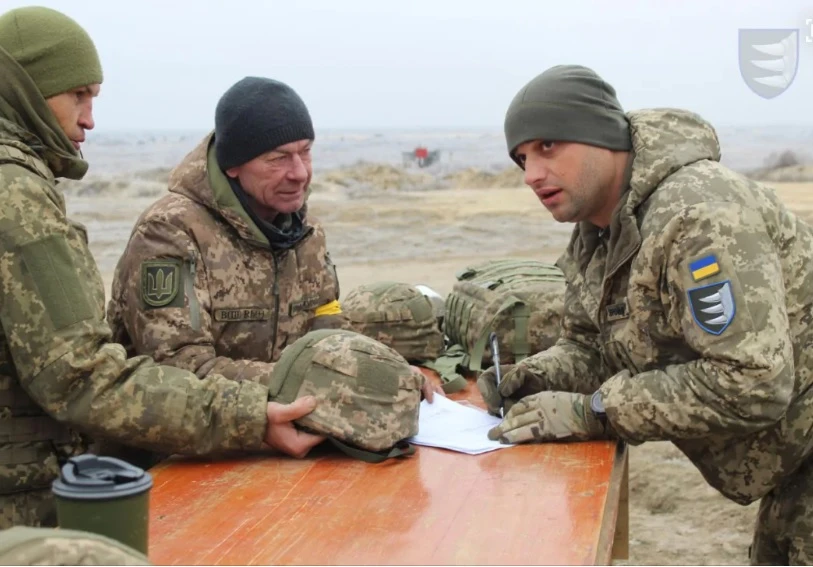 Украинска бригада използва модернизирани български БТР-60Д СНИМКИ