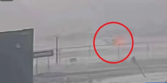 Шокиращо ВИДЕО от приземилия се по гръб самолет - избухва в пламъци!