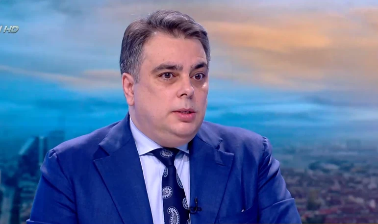 Асен Василев негодува и ридае за еврозоната: Скандално е!