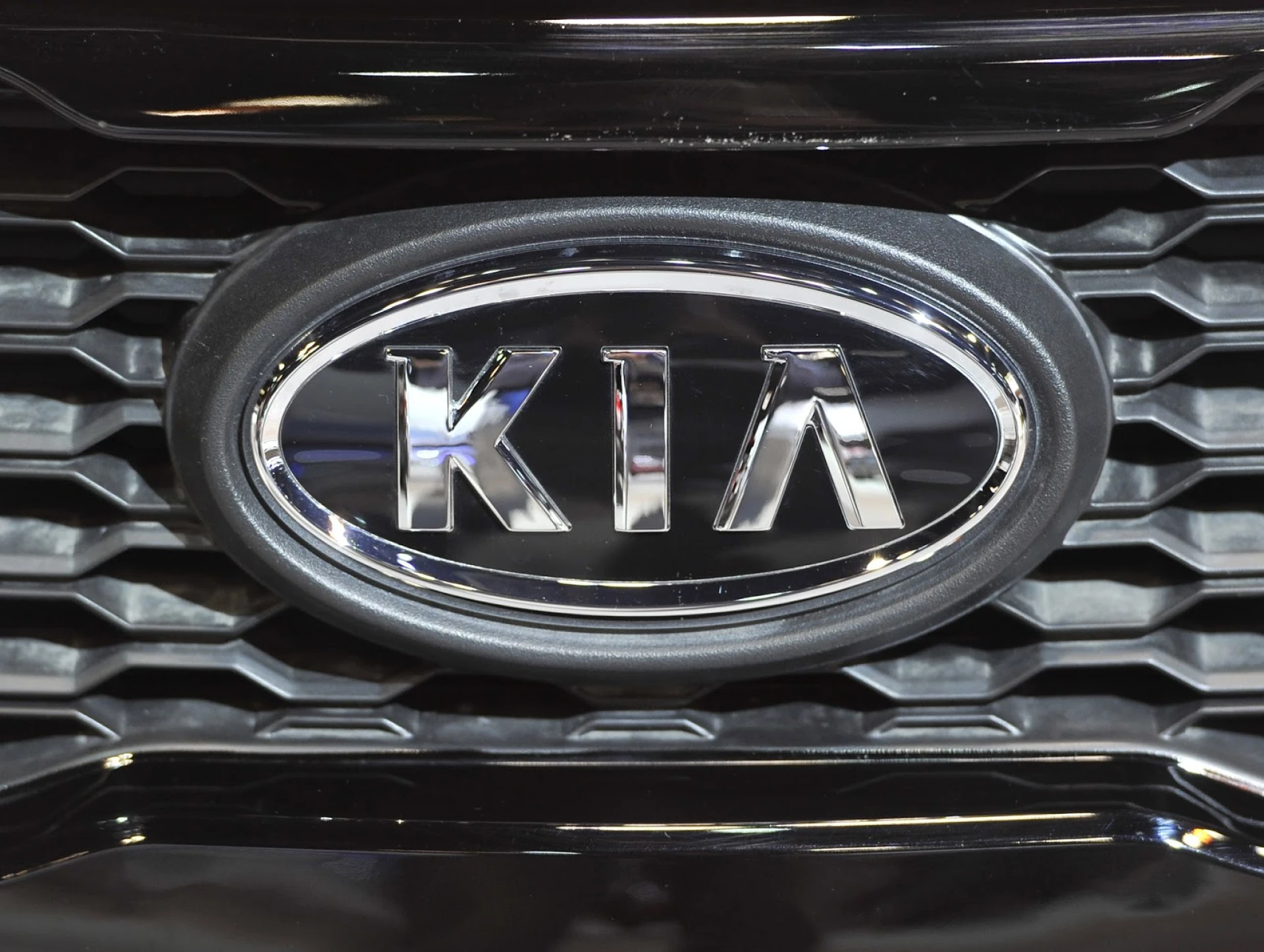 Kia: С тази нова кола ще прекратим продажбите на Golf и Octavia СНИМКИ