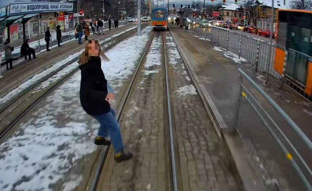 Пешеходка изживя голям кошмар на пъпа на София ВИДЕО