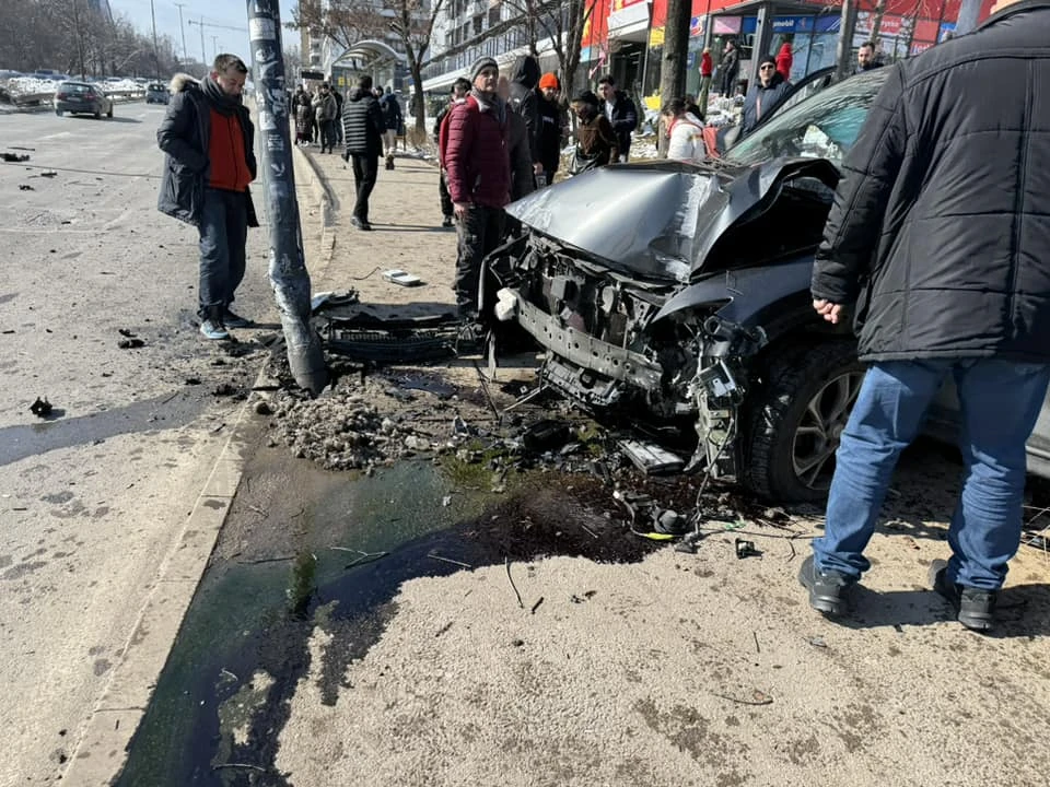 Адско меле на ключов столичен булевард, хората се разбягаха като пилци СНИМКИ 