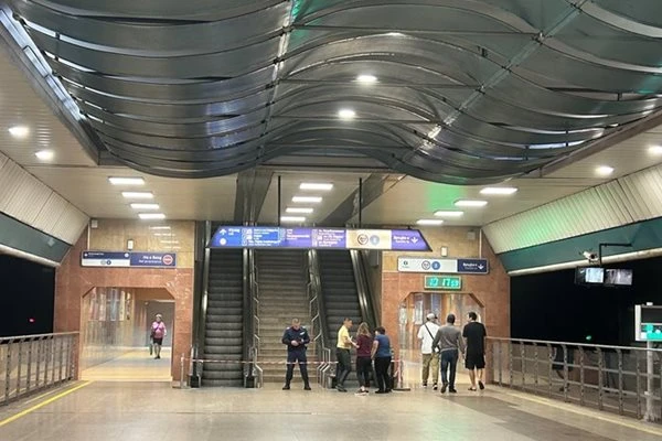Труп на мъж в подлеза на метростанция "Сердика"