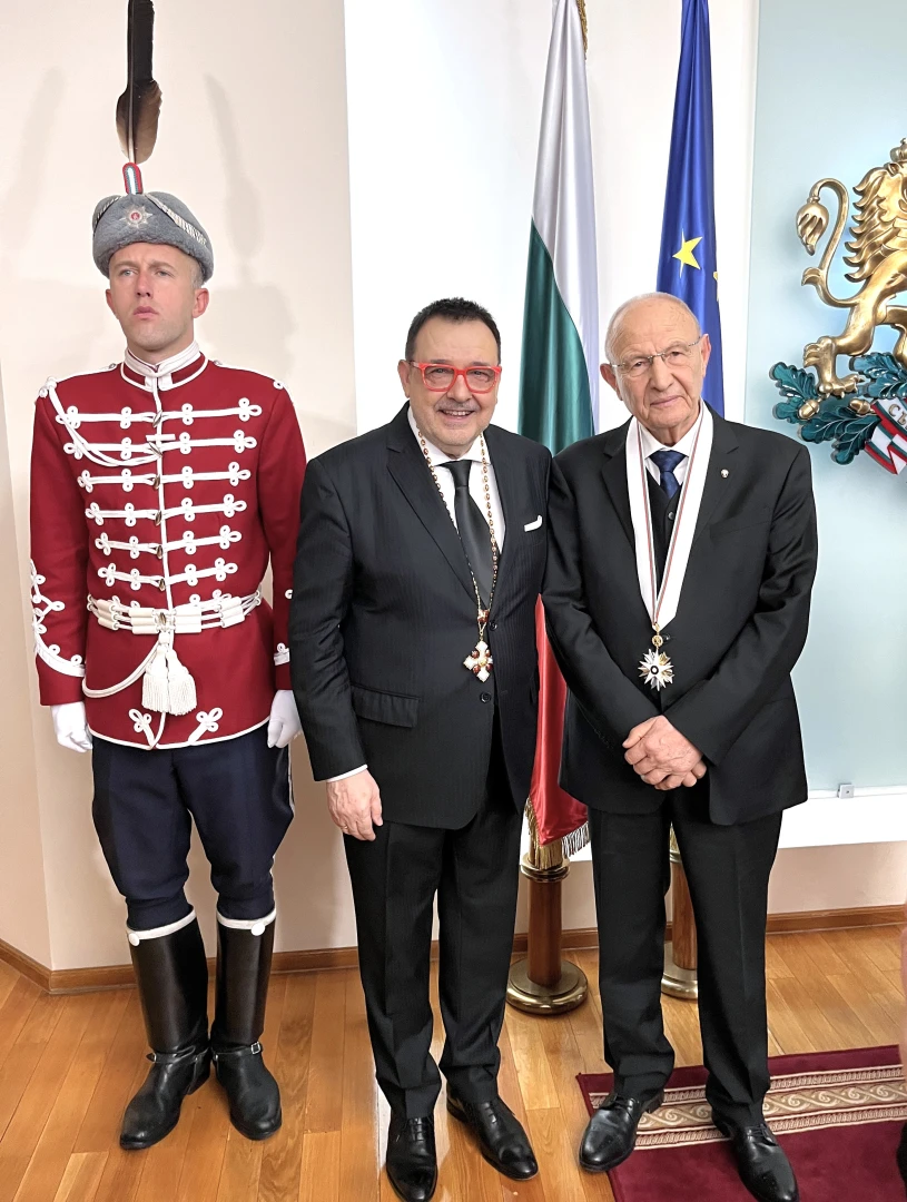 Високо признание: Проф. Любомир Стойков с орден "Св. Св. Кирил и Методий" – огърлие СНИМКИ