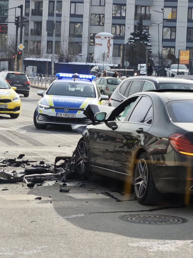 Зрелищни СНИМКИ: Нов ад на метри от лобното място на Милен Цветков 