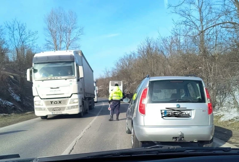 Шофьор на турски автобус блокира трафика към Хаинбоаз СНИМКА