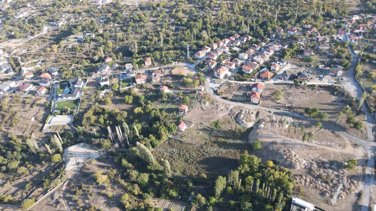 Изселници се избиват за имоти около този наш град, местните са бесни