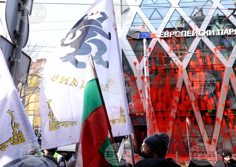 Световните медии гърмят: Проруски националисти вандализираха ЕК