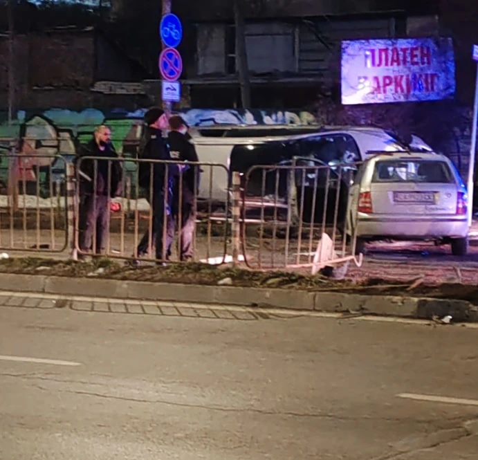 Само в БЛИЦ! Страшна катастрофа след полицейско преследване на столичен булевард СНИМКИ