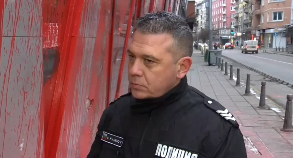Полицай, пострадал на кървавия протест на "Възраждане": Не виждам разярена тълпа за първи път, но... ВИДЕО