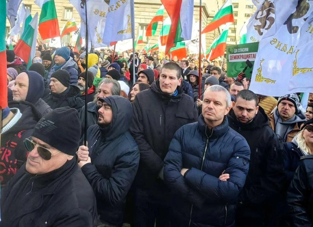 "Жените и децата назад, ще нападаме"! Диана Дамянова разкри какво е видяла на 20 метра от погрома на "Възраждане" 