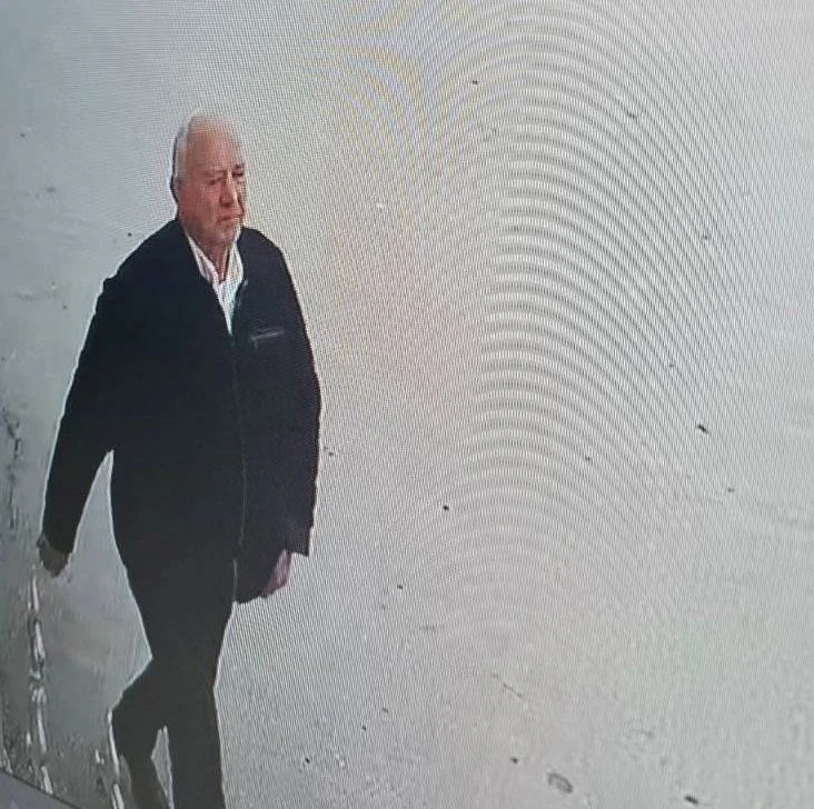 Издирват под дърво и камък този мъж - обрал гробищата СНИМКИ