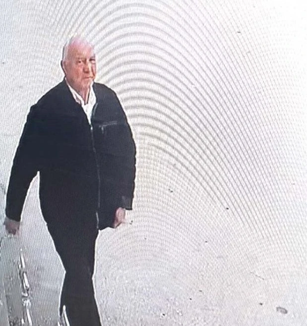 Издирват под дърво и камък този мъж - обрал гробищата СНИМКИ
