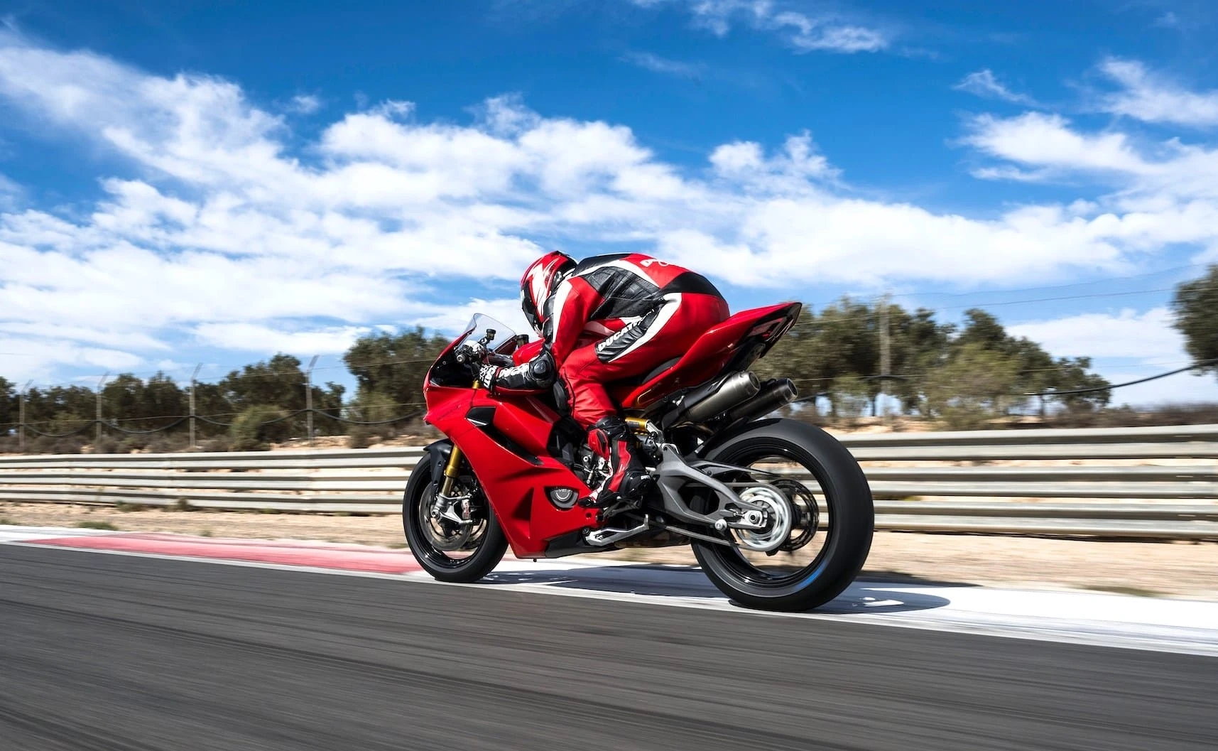 Любителите на моторите откачиха: Четири премиери на Ducati в София, ето къде 