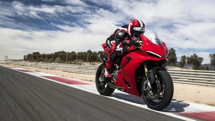 Любителите на моторите откачиха: Четири премиери на Ducati в София, ето къде 