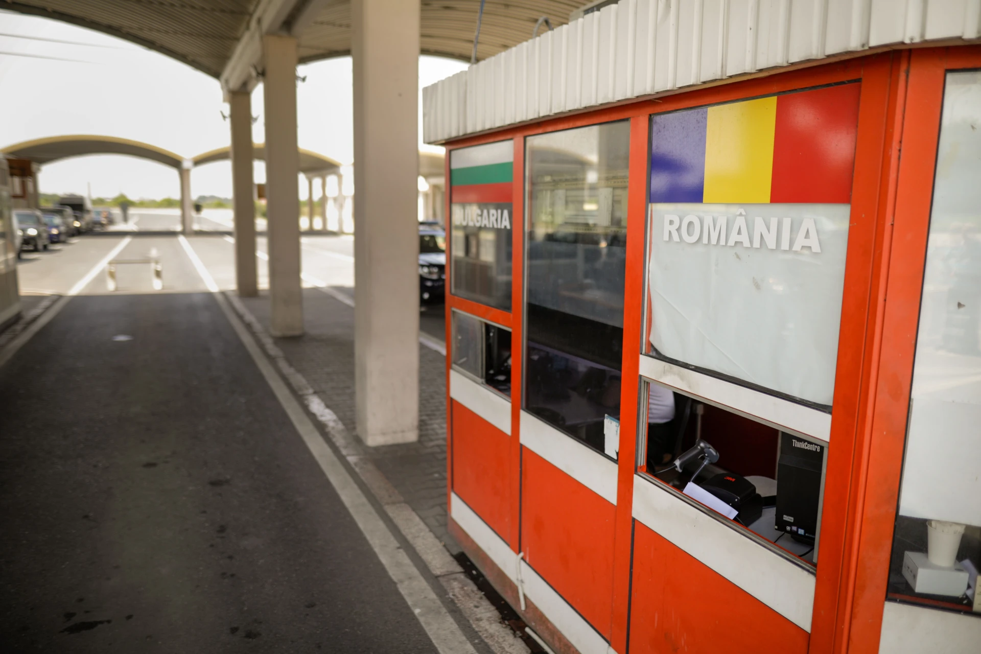 Сирийци опитаха да влязат в Румъния нелегално с българско такси 