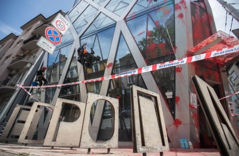 Ужас: Един на всеки 7 българи живее в среда на вандалщина и престъпност