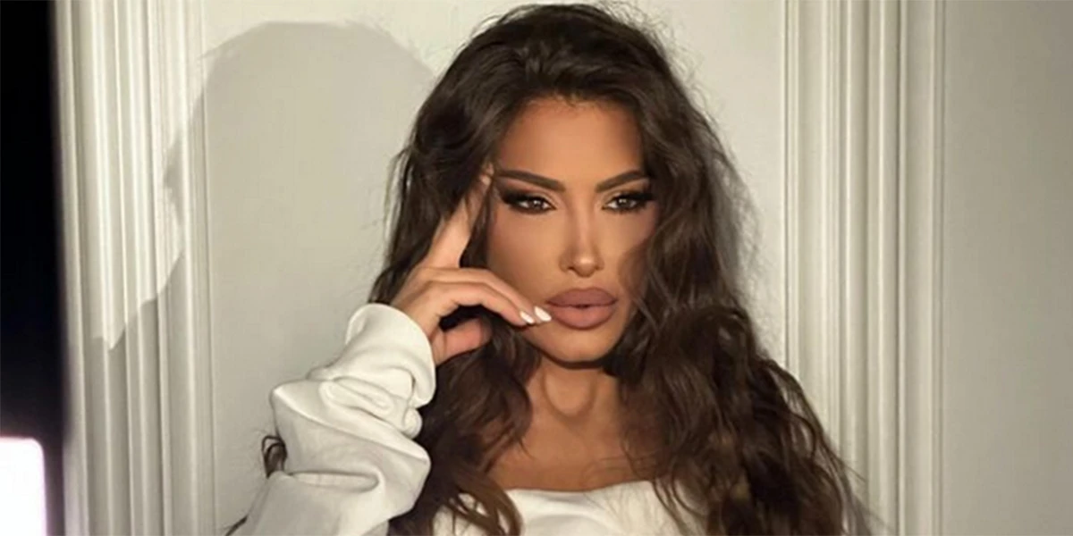 Фолк дивата Ариа си свали прашките в препълнена дискотека ВИДЕО