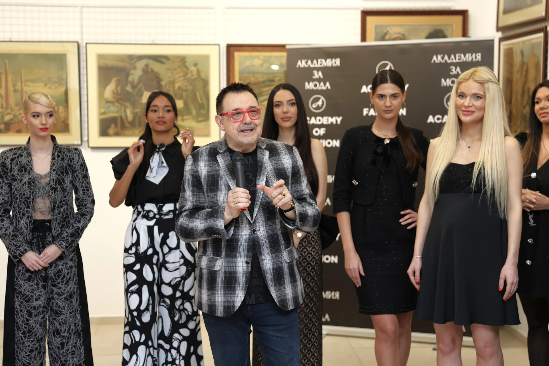 Еманципация в модата: "Вечер на стила", посветена на Шанел СНИМКИ