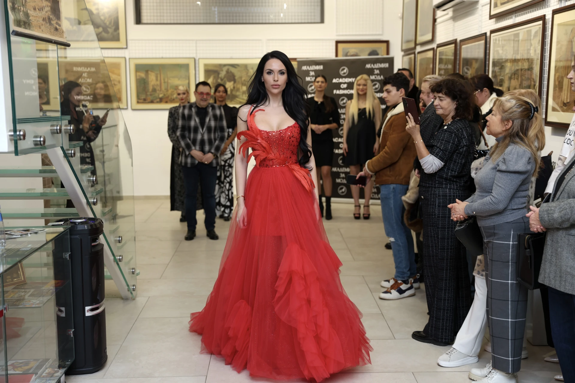Еманципация в модата: "Вечер на стила", посветена на Шанел СНИМКИ