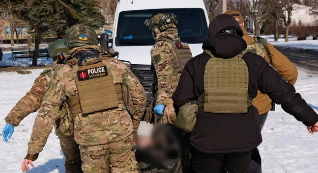 "Гръм и стълб от черен дим": Появи се страшно ВИДЕО от първите минути след ударите в Константиновка 18+