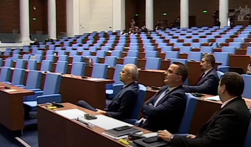 Бомба в НС! Депутатите се изпариха от залата за секунди, ето какво се случва БЛИЦ Live
