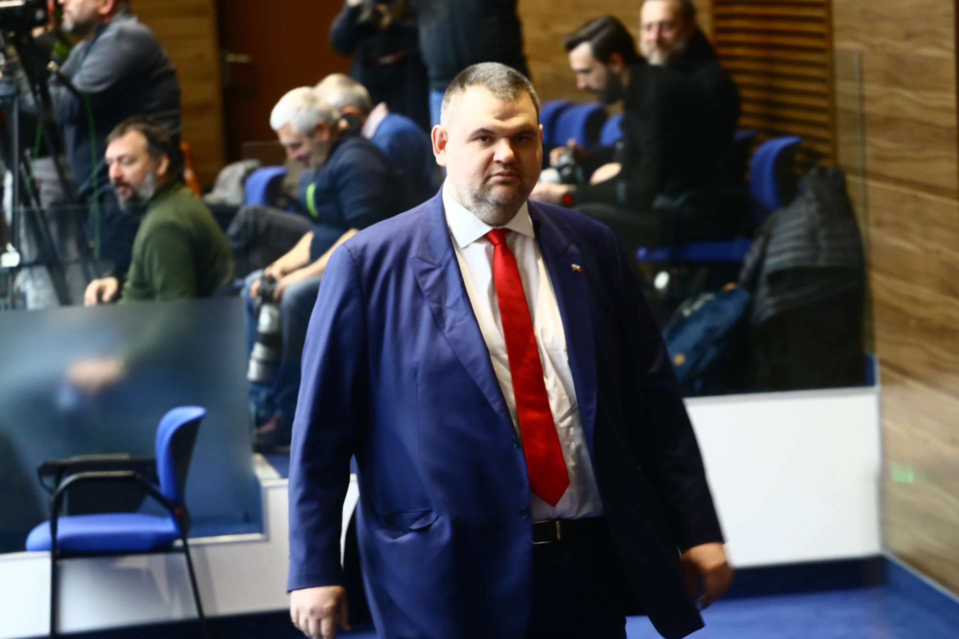 Пеевски: Събудил се е Доган след някой запой, не са му се случили сделките и назначенията и е изкомандвал малките си палави слуги БЛИЦ Live