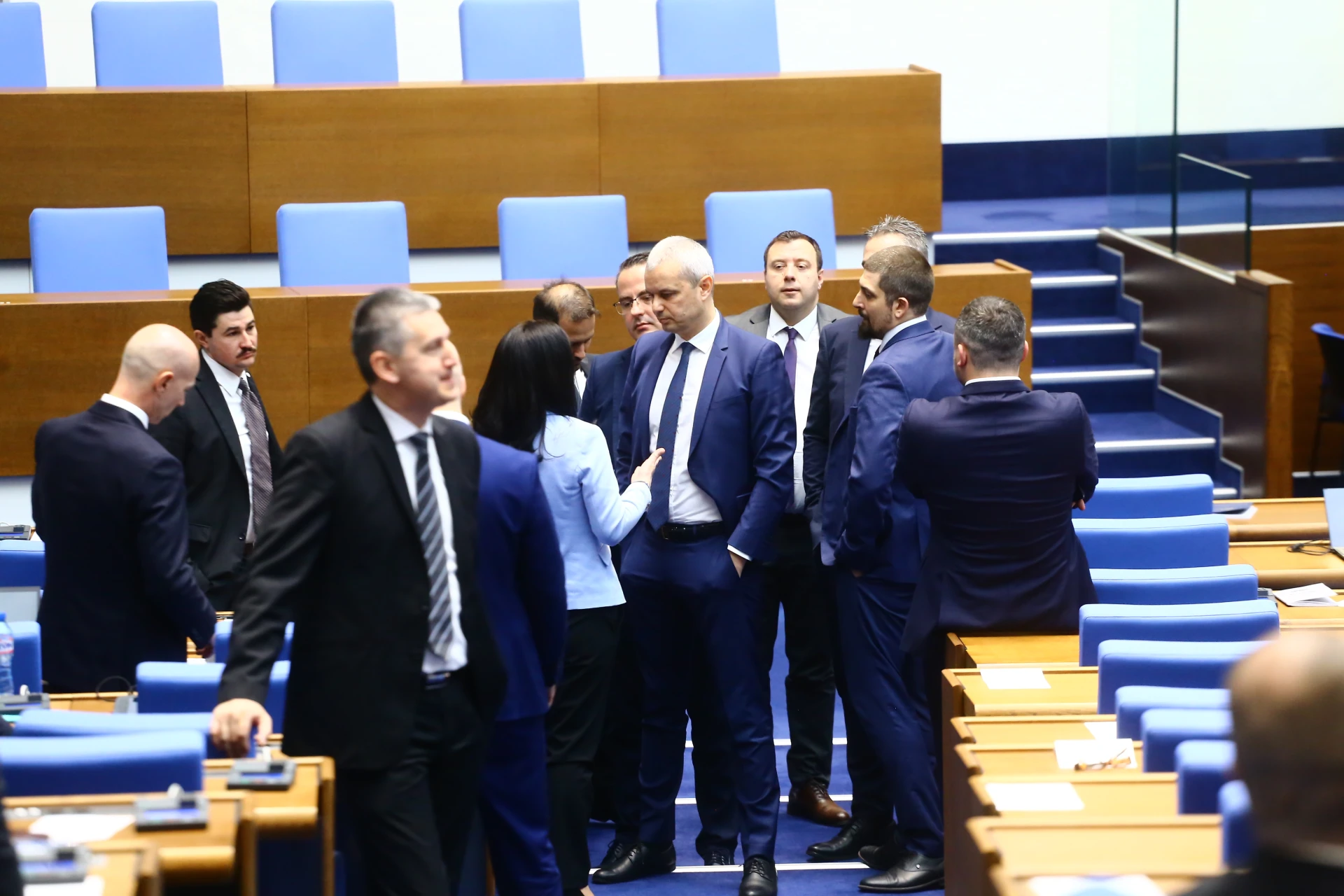 "Възраждане" стъпиха накриво, пипнаха ги в голяма издънка