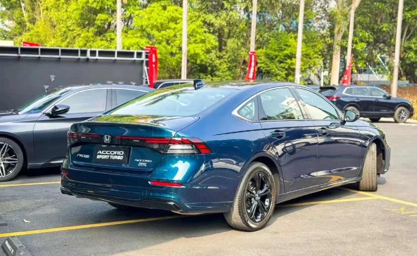 Представиха новата Honda Accord, ето как се е променил популярният седан СНИМКИ