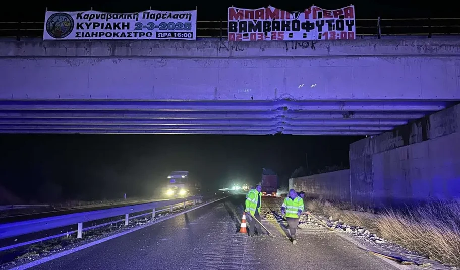 Български камион с оръжие разруши мост в Гърция, затвориха магистрала СНИМКИ