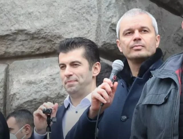 Топ пиарка заговори за шокираща договорка между Промяната и "Възраждане", а дерибеите на Доган ще…
