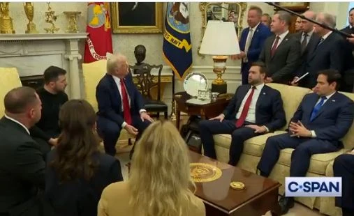 Любимец на Тръмп шашардиса Зеленски с въпрос, Ванс избухна в смях ВИДЕО