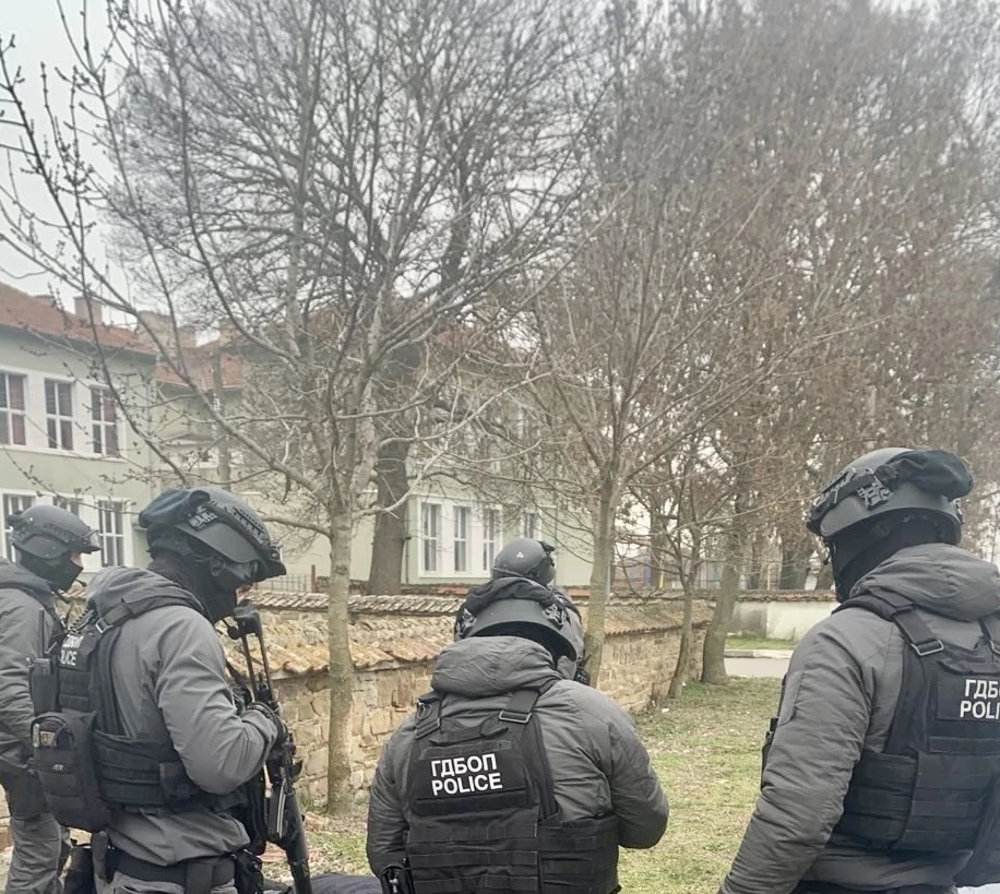 Ето как спецченгета с автомати натръшкаха свирепата банда с чужденци, вгорчила живота на родни бизнесмени СНИМКИ 