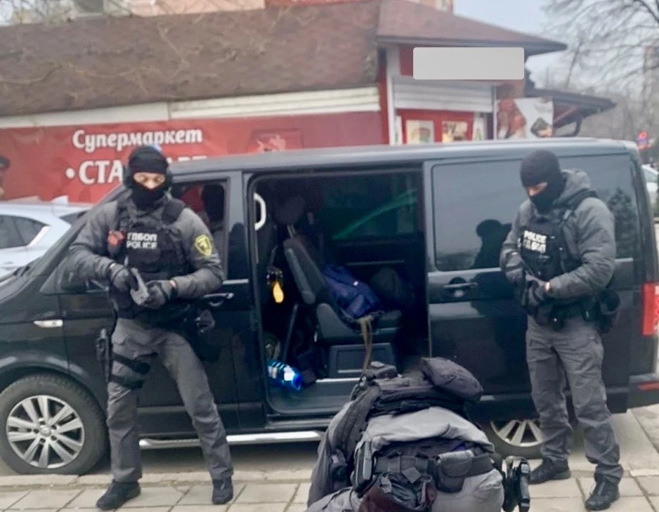 Ето как спецченгета с автомати натръшкаха свирепата банда с чужденци, вгорчила живота на родни бизнесмени СНИМКИ 