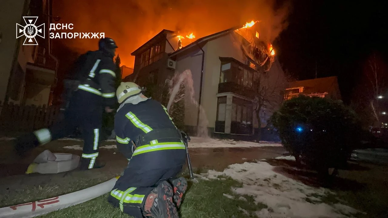Ужасяващи атаки в цяла Украйна, вият сирени в над 10 места СНИМКИ