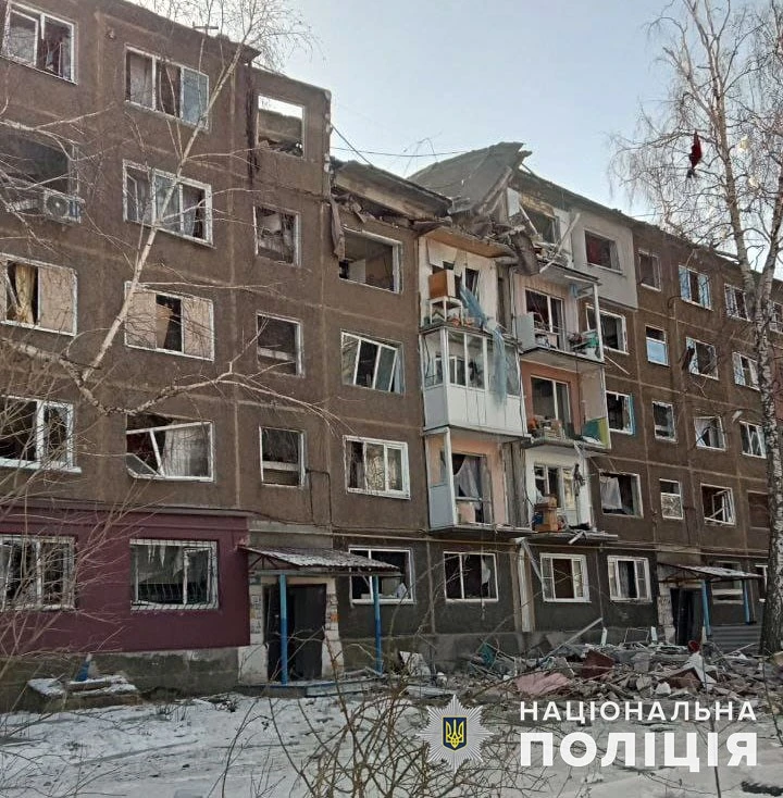 Ужасяващи атаки в цяла Украйна, вият сирени в над 10 места СНИМКИ