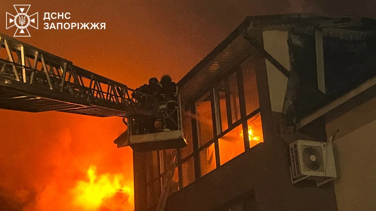 Ужасяващи атаки в цяла Украйна, вият сирени в над 10 места СНИМКИ