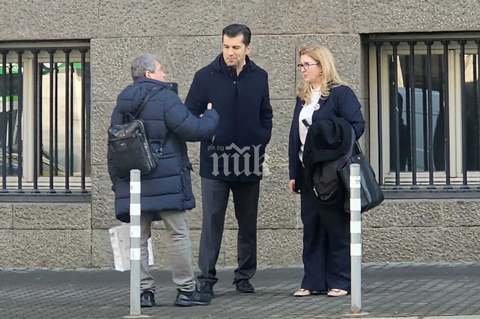 Петков и Тошко Йорданов се засякоха край парламента, последвалото смая всички СНИМКИ 