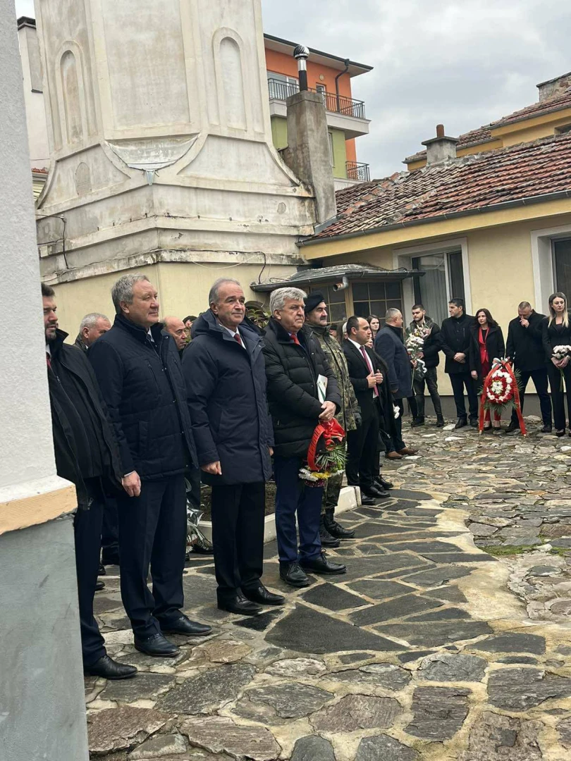 БСП почете загиналите за свободата на България на 3-ти март