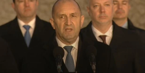 Радев размаха пръст на политиците навръх 3 март, предупреди за...