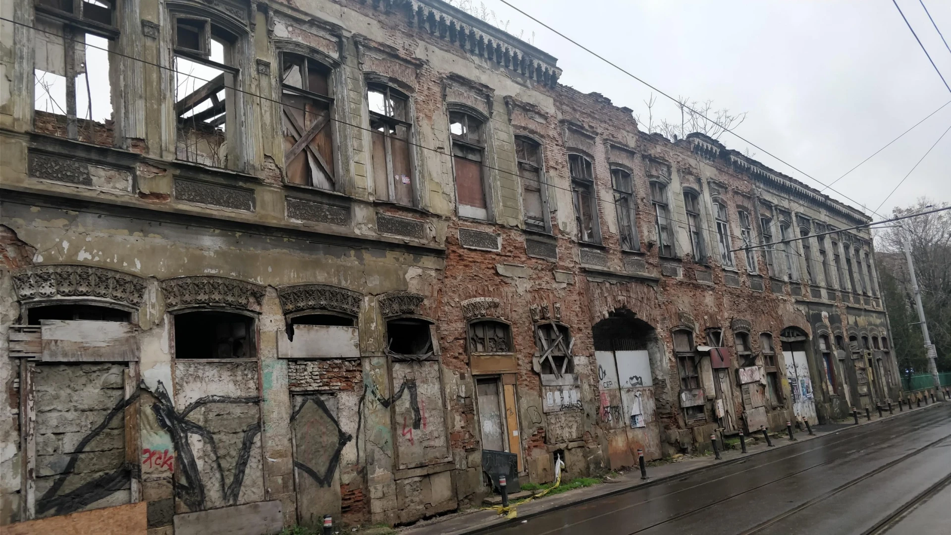 Нов живот за исторически хан, приютил Ботев и Левски СНИМКИ