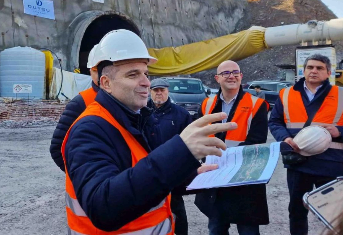 Критична ситуация с жп проекта на века, министър зове за...