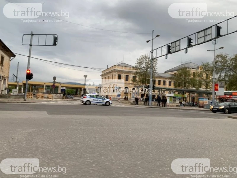 Въоръжен мъж изкара акъла на пловдивчани край Централна гара, полицията с незабавна реакция 