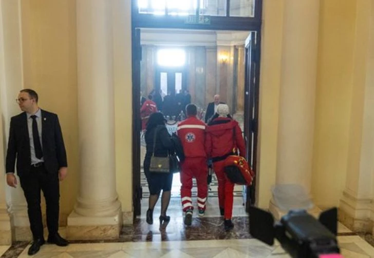 Бременна депутатка бере душа след сблъсъците в сръбския парламент, а други две... ВИДЕО 