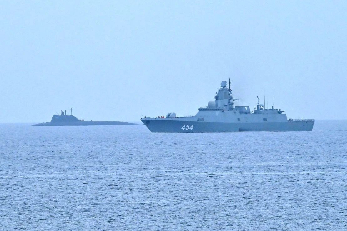 "Таймс": Руски товарен кораб с опасен товар вся паника във Франция и Великобритания 