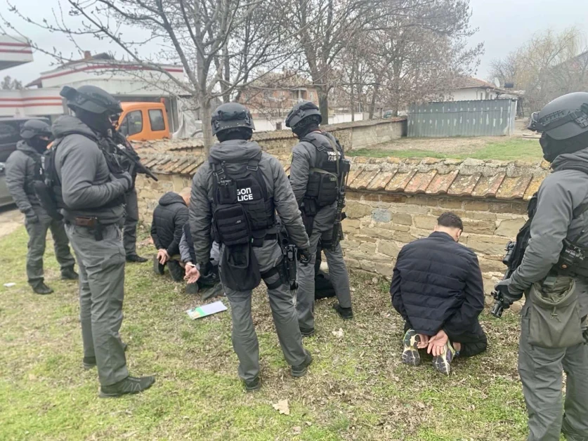 Нови разкрития за свирепата банда с чужденци, вгорчила живота на родни бизнесмени СНИМКИ