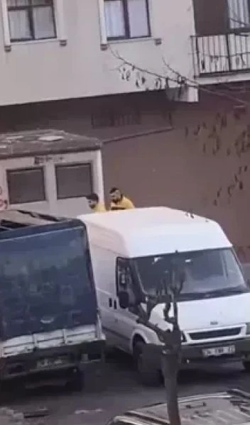 Ужас: Играещи деца откриха мъртво бебе, затрупано с камъни СНИМКИ 18+